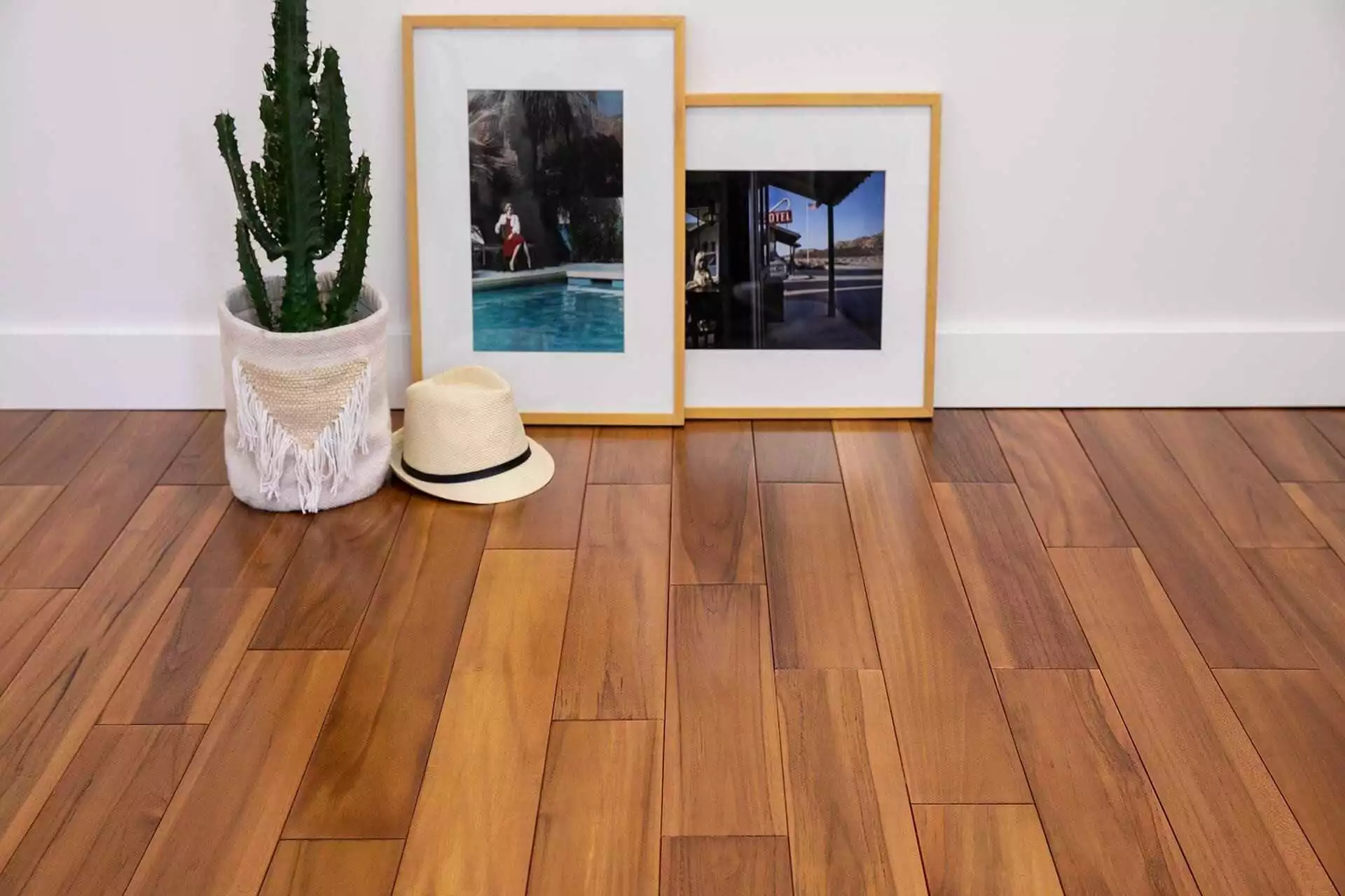 SELECT VARNISHED TEAK - Image 0