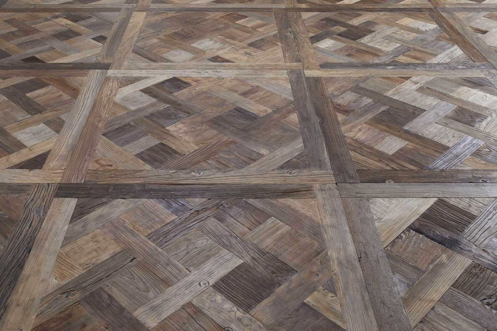 RECYCLED CENTENARY ELM VERSAILLES TILES - Image 4