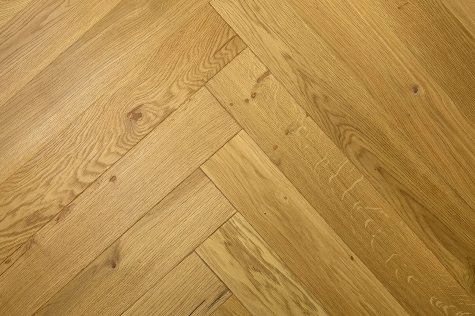 VARNISHED NATURAL HERRINGBONE