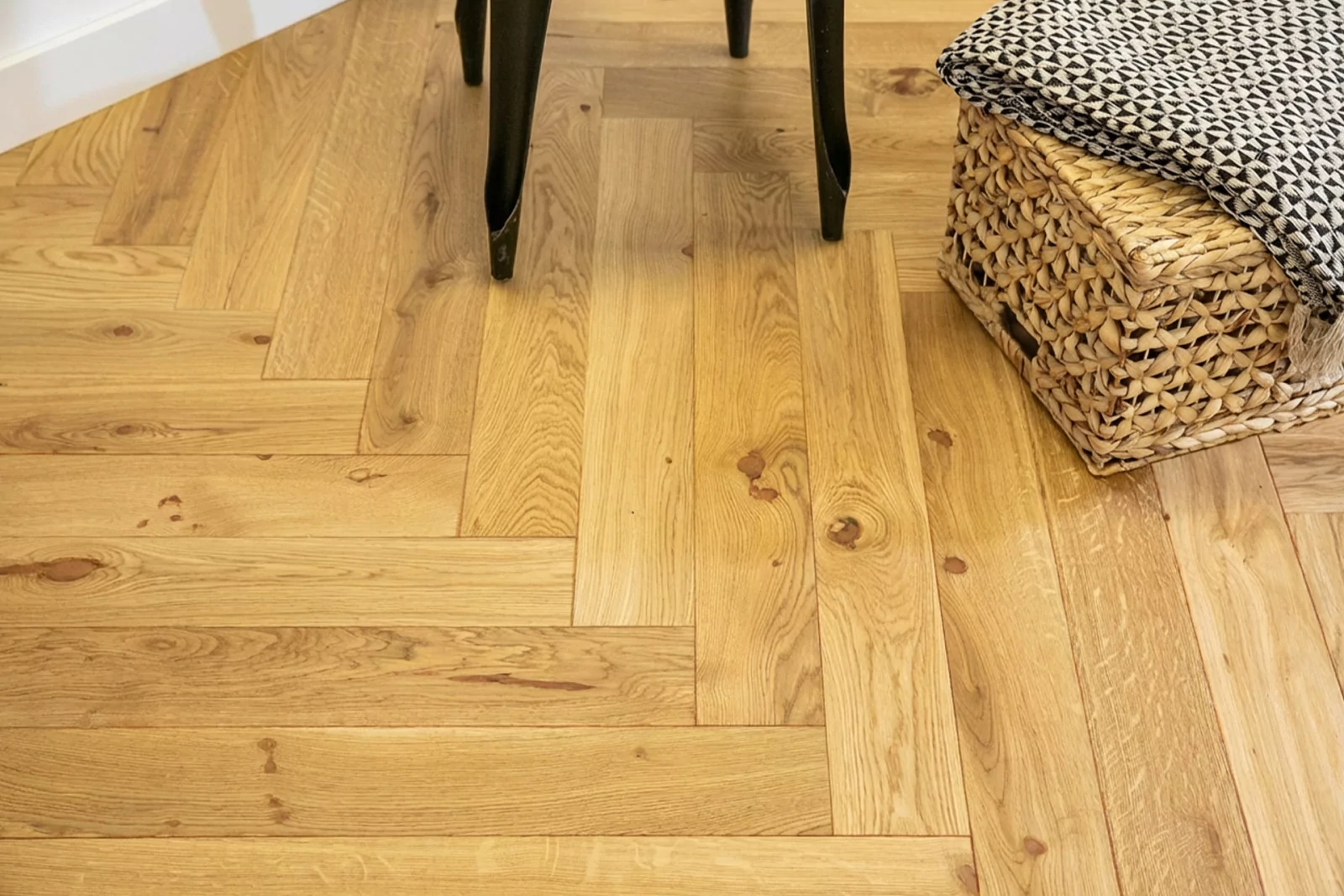 VARNISHED NATURAL HERRINGBONE